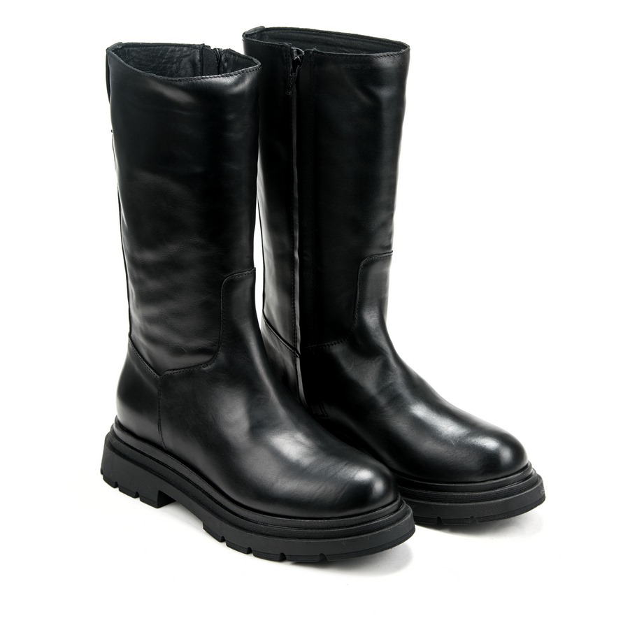 Ženske kožne plitke čizme Silko-NK02 crne ravne 1 Elegantne ženske kožne čizme u crnoj boji za jesen/zimu - Creator.rs