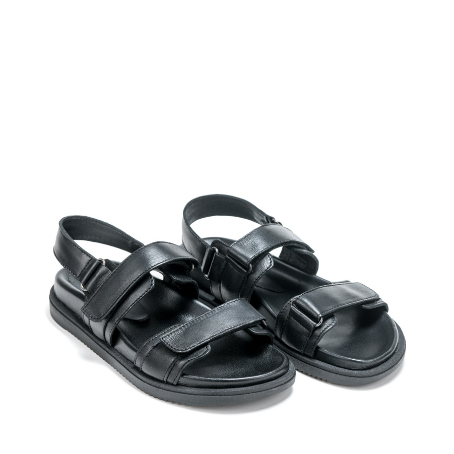 Ženske kožne sandale Silko-E211 crne ravne 1 Ženske kožne sandale Silko-E211 crne ravne