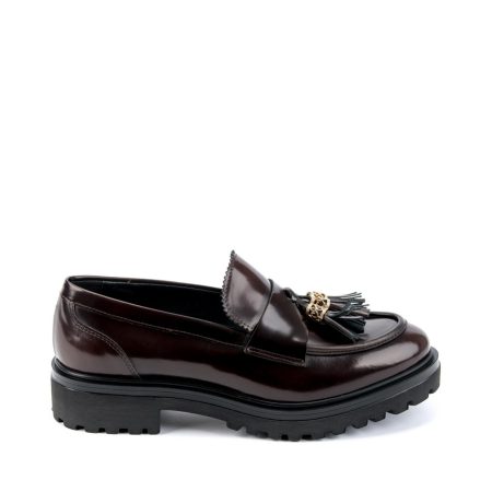 Otkrijte luksuzne kožne cipele za sezonu jesen/zima 2023/2024 od brenda Movimenti na creator.rs. Naše elegantne cipele spajaju vrhunski dizajn sa sezonskom toplinom, pružajući vam neodoljivu kombinaciju stila i udobnosti. Istražite kolekciju i osvežite svoj garderober s modnim izborom koji prati najnovije trendove.