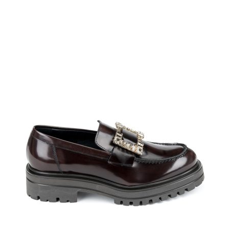 Otkrijte luksuzne kožne cipele za sezonu jesen/zima 2023/2024 od brenda Movimenti na creator.rs. Naše elegantne cipele spajaju vrhunski dizajn sa sezonskom toplinom, pružajući vam neodoljivu kombinaciju stila i udobnosti. Istražite kolekciju i osvežite svoj garderober s modnim izborom koji prati najnovije trendove.