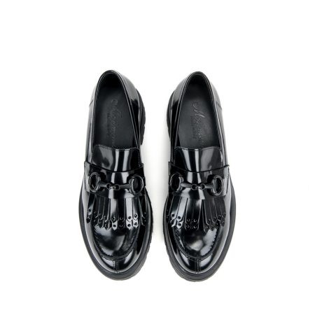 Otkrijte luksuzne kožne cipele za sezonu jesen/zima 2023/2024 od brenda Movimenti na creator.rs. Naše elegantne cipele spajaju vrhunski dizajn sa sezonskom toplinom, pružajući vam neodoljivu kombinaciju stila i udobnosti. Istražite kolekciju i osvežite svoj garderober s modnim izborom koji prati najnovije trendove.